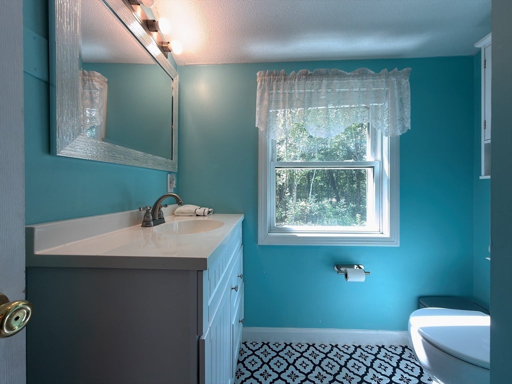 476 Pelham Rd, Dracut, MA, 476 Pelham Rd, Dracut, MA Photo #19