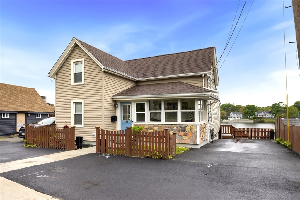 121 Lynnfield St 1