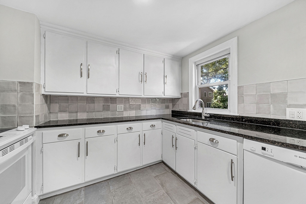 Needham, Massachusetts 02494, United States, 2 Bedrooms Bedrooms, ,1 BathroomBathrooms,Residential,Active,194751