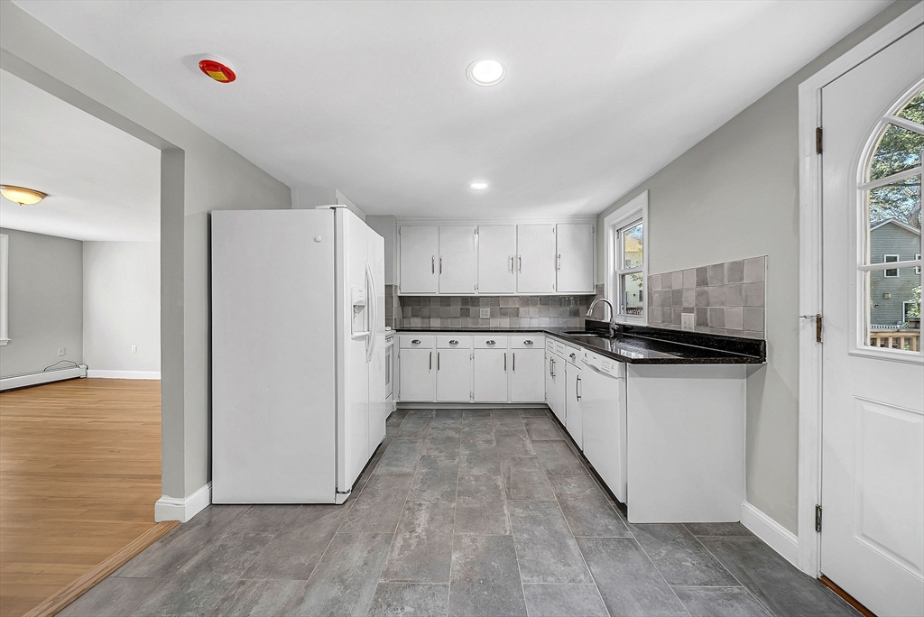 Needham, Massachusetts 02494, United States, 2 Bedrooms Bedrooms, ,1 BathroomBathrooms,Residential,Active,194751