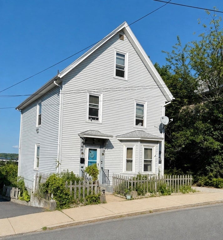 Photo of 35 Ridgeway St, Lynn, MA