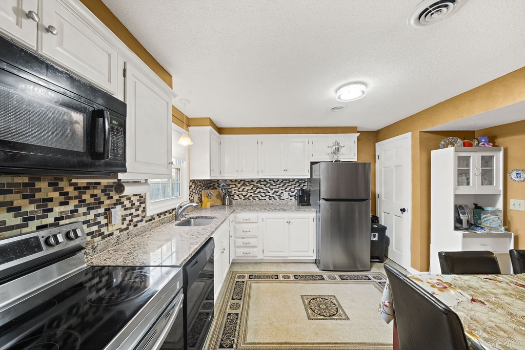 95 Pilgrim Cir 95