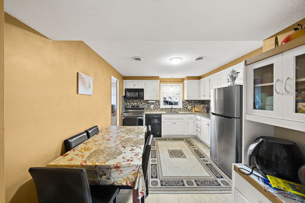 95 Pilgrim Cir 95
