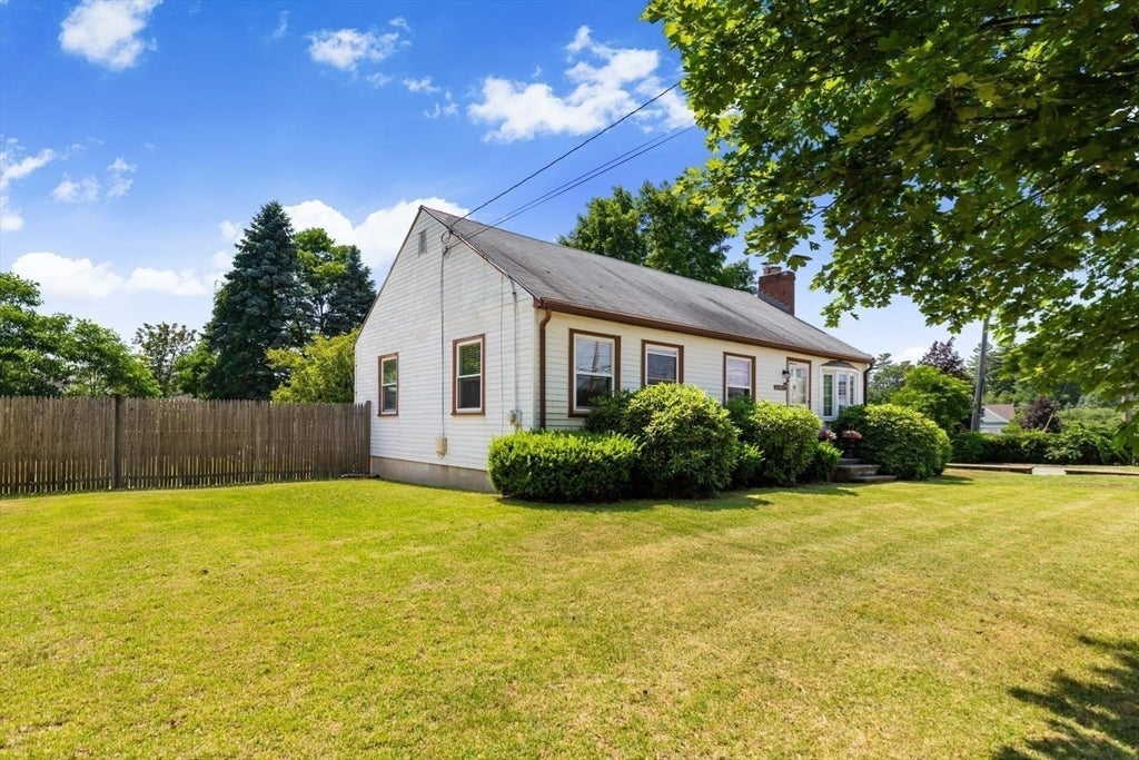 1569 Main St