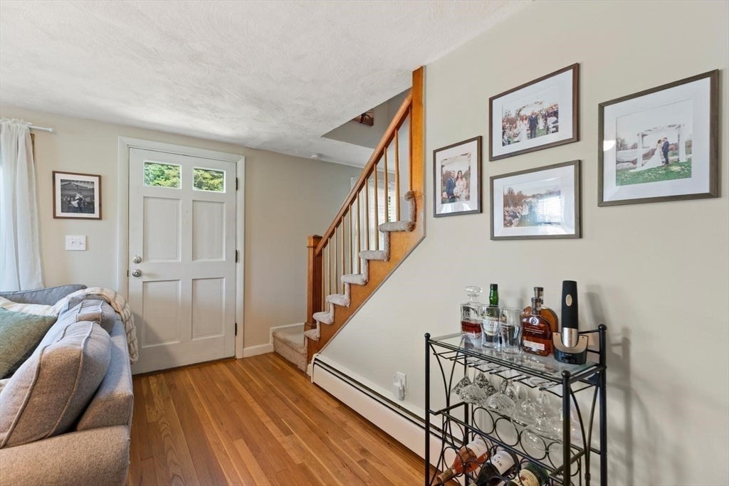 1569 Main St