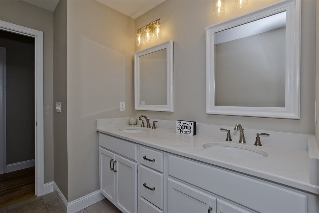 East Longmeadow, Massachusetts 01028, United States, 4 Bedrooms Bedrooms, ,3 BathroomsBathrooms,Residential,Active,184540