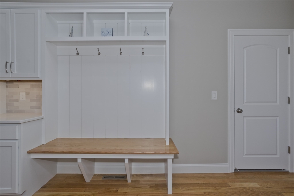 East Longmeadow, Massachusetts 01028, United States, 4 Bedrooms Bedrooms, ,3 BathroomsBathrooms,Residential,Active,184540