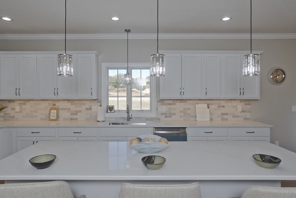 East Longmeadow, Massachusetts 01028, United States, 4 Bedrooms Bedrooms, ,3 BathroomsBathrooms,Residential,Active,184540