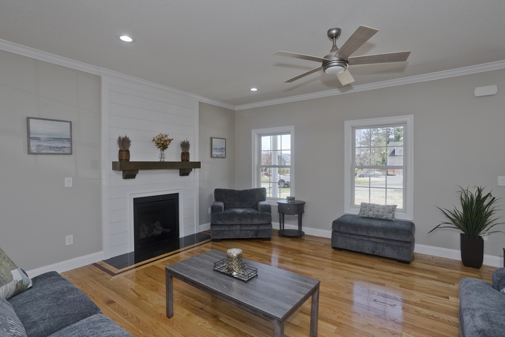 East Longmeadow, Massachusetts 01028, United States, 4 Bedrooms Bedrooms, ,3 BathroomsBathrooms,Residential,Active,184540