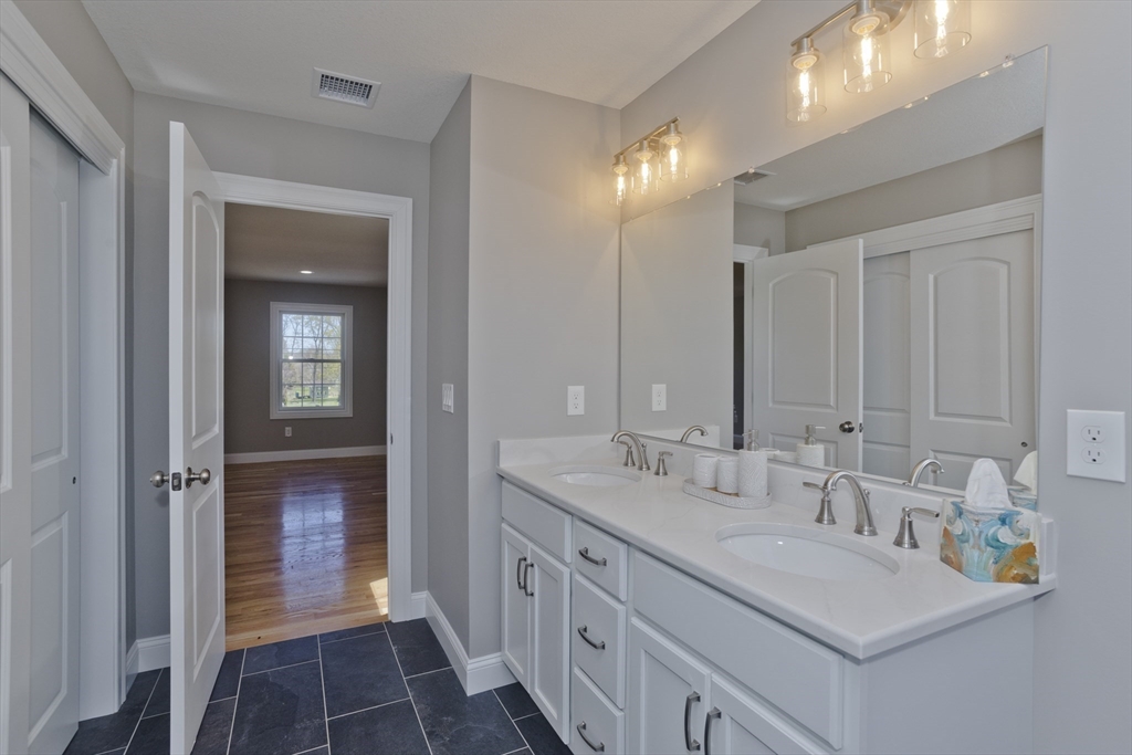 East Longmeadow, Massachusetts 01028, United States, 4 Bedrooms Bedrooms, ,3 BathroomsBathrooms,Residential,Active,184540