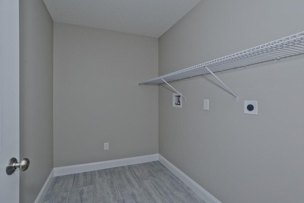 East Longmeadow, Massachusetts 01028, United States, 4 Bedrooms Bedrooms, ,3 BathroomsBathrooms,Residential,Active,184540