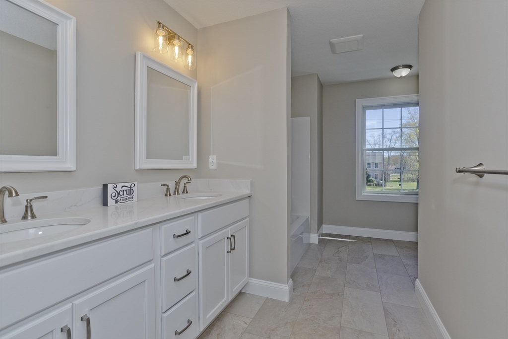 East Longmeadow, Massachusetts 01028, United States, 4 Bedrooms Bedrooms, ,3 BathroomsBathrooms,Residential,Active,184540