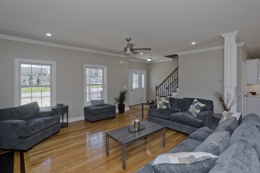 East Longmeadow, Massachusetts 01028, United States, 4 Bedrooms Bedrooms, ,3 BathroomsBathrooms,Residential,Active,184540