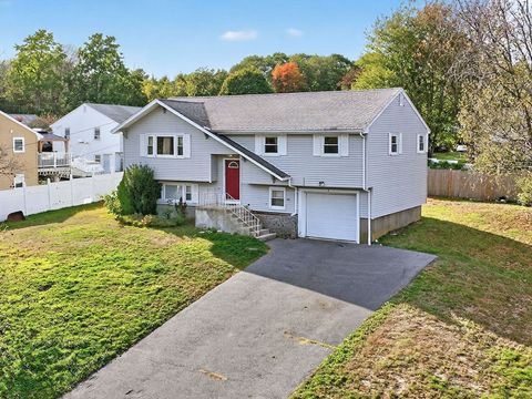 4 Lori Ln Randolph MA 02368
