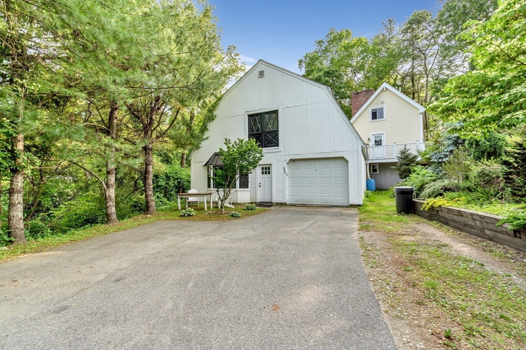 2 Clover Hill Road