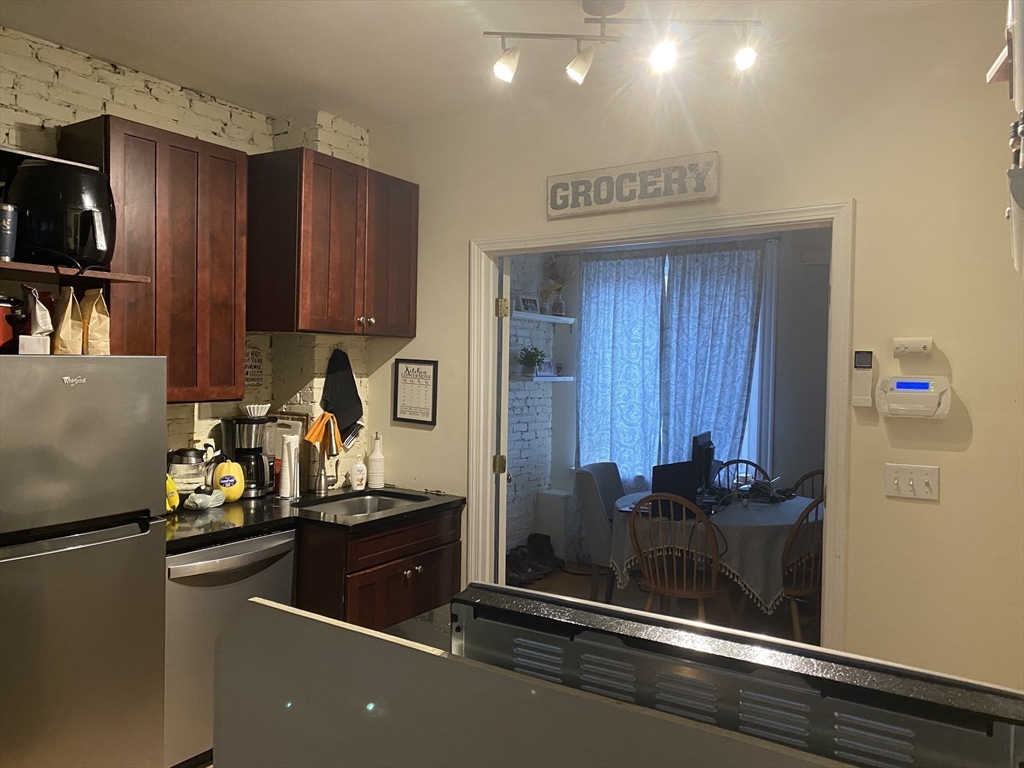 142-146 Everett St #1, Boston, MA Photo #12