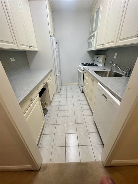 9 Hawthorne Place 14N