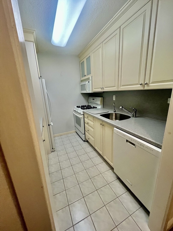 9 Hawthorne Place 14N