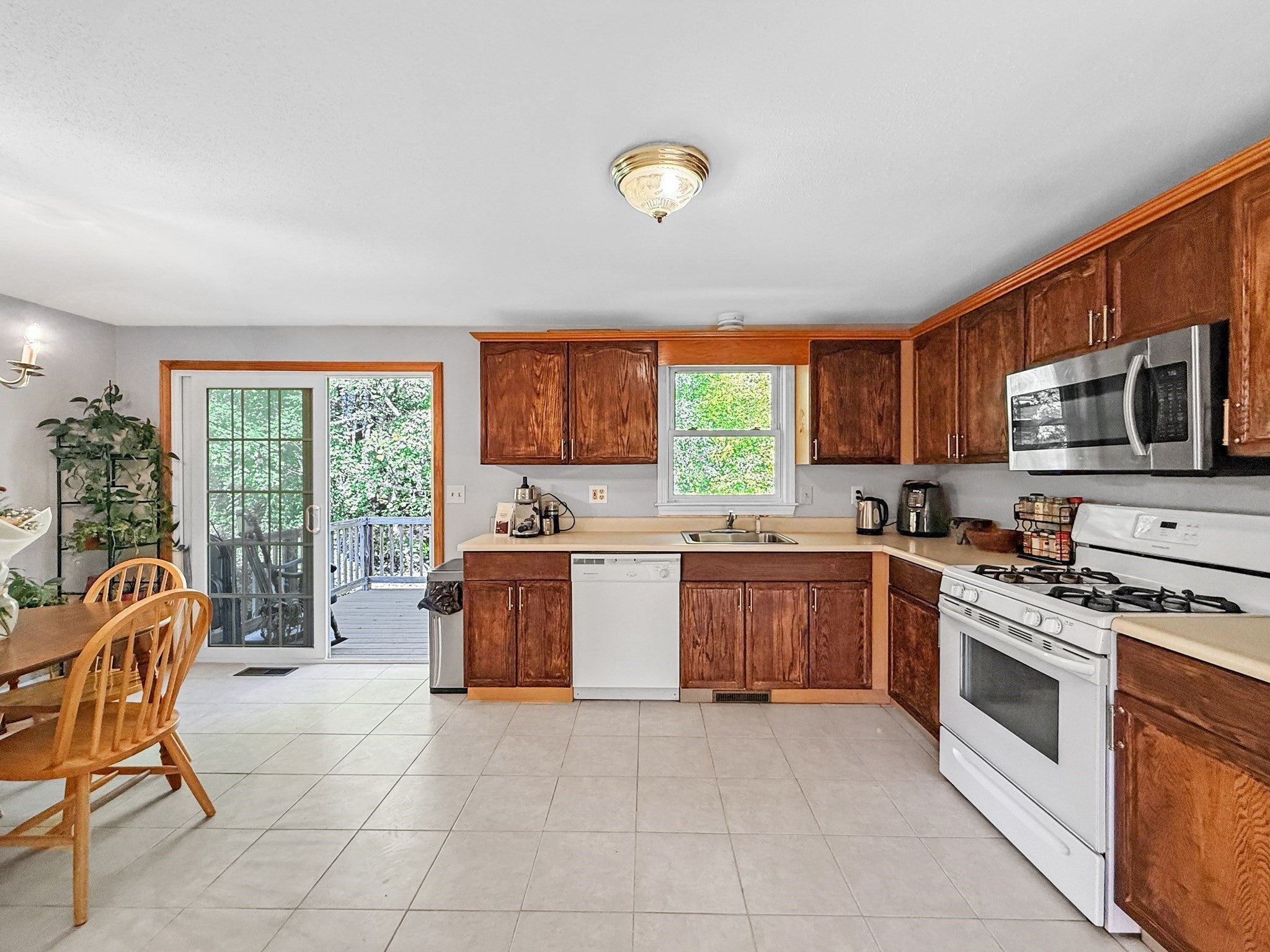 23 Iona Ave, Dracut, MA Photo #7