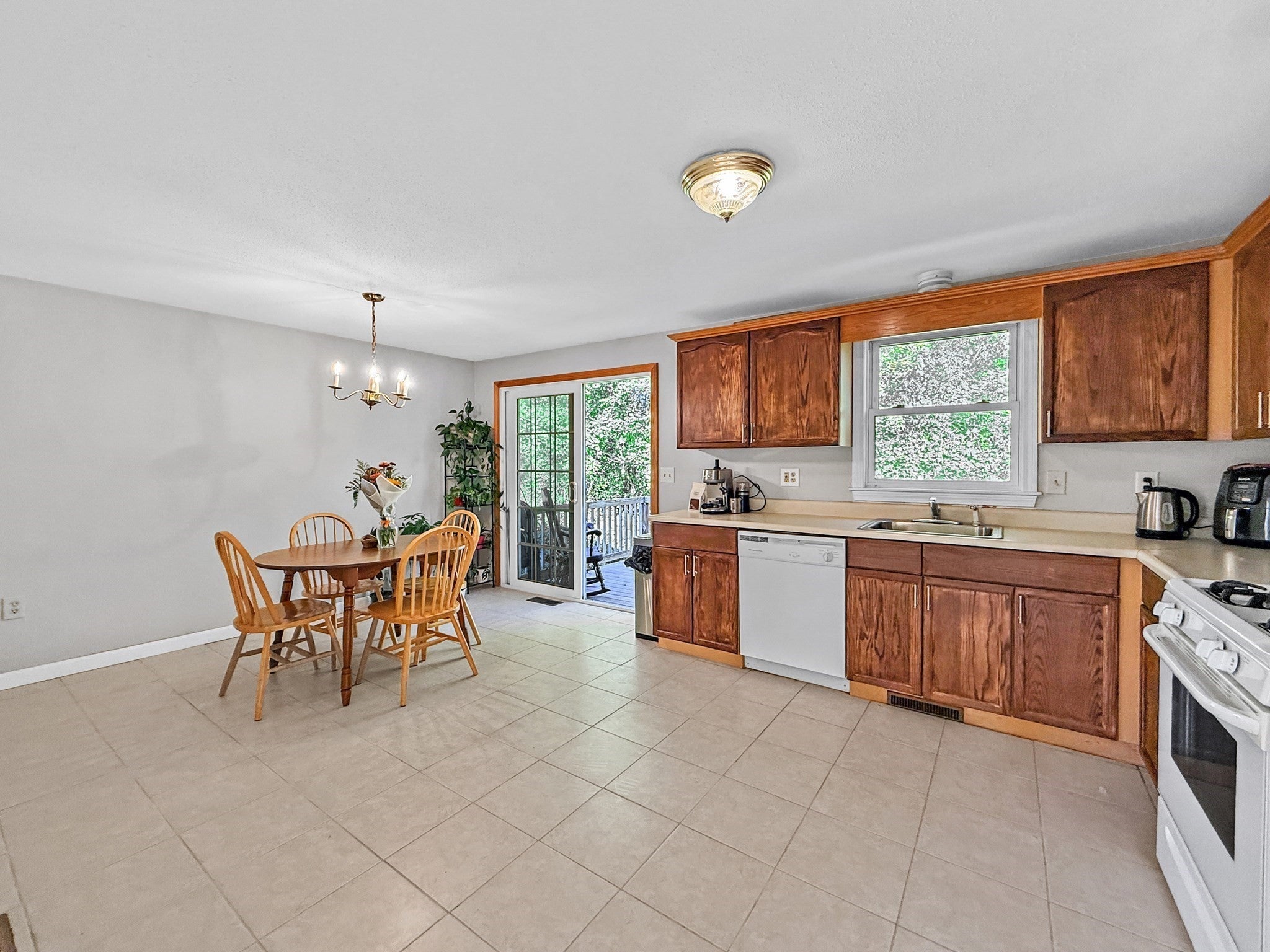 23 Iona Ave, Dracut, MA Photo #28