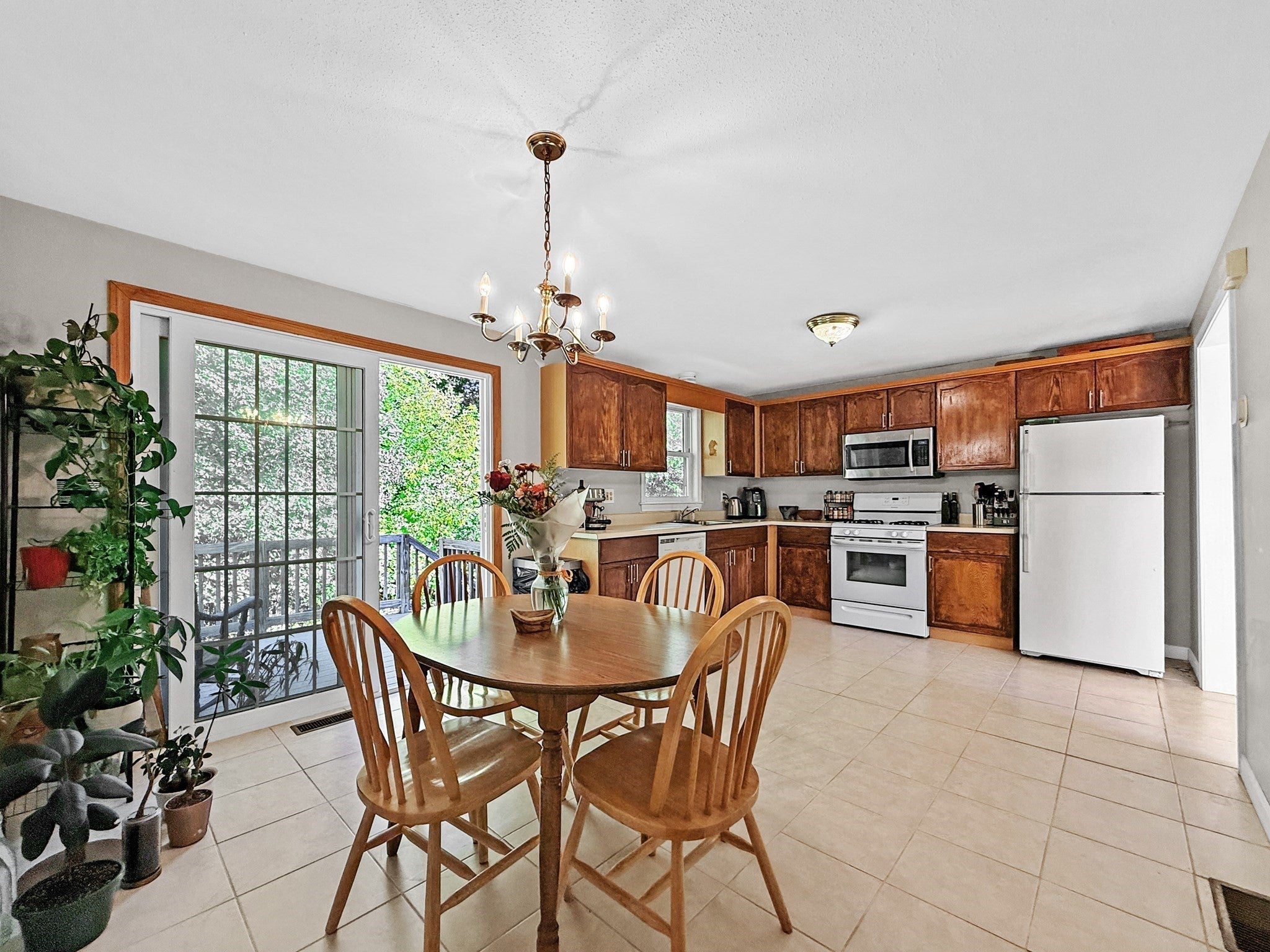 23 Iona Ave, Dracut, MA Photo #8