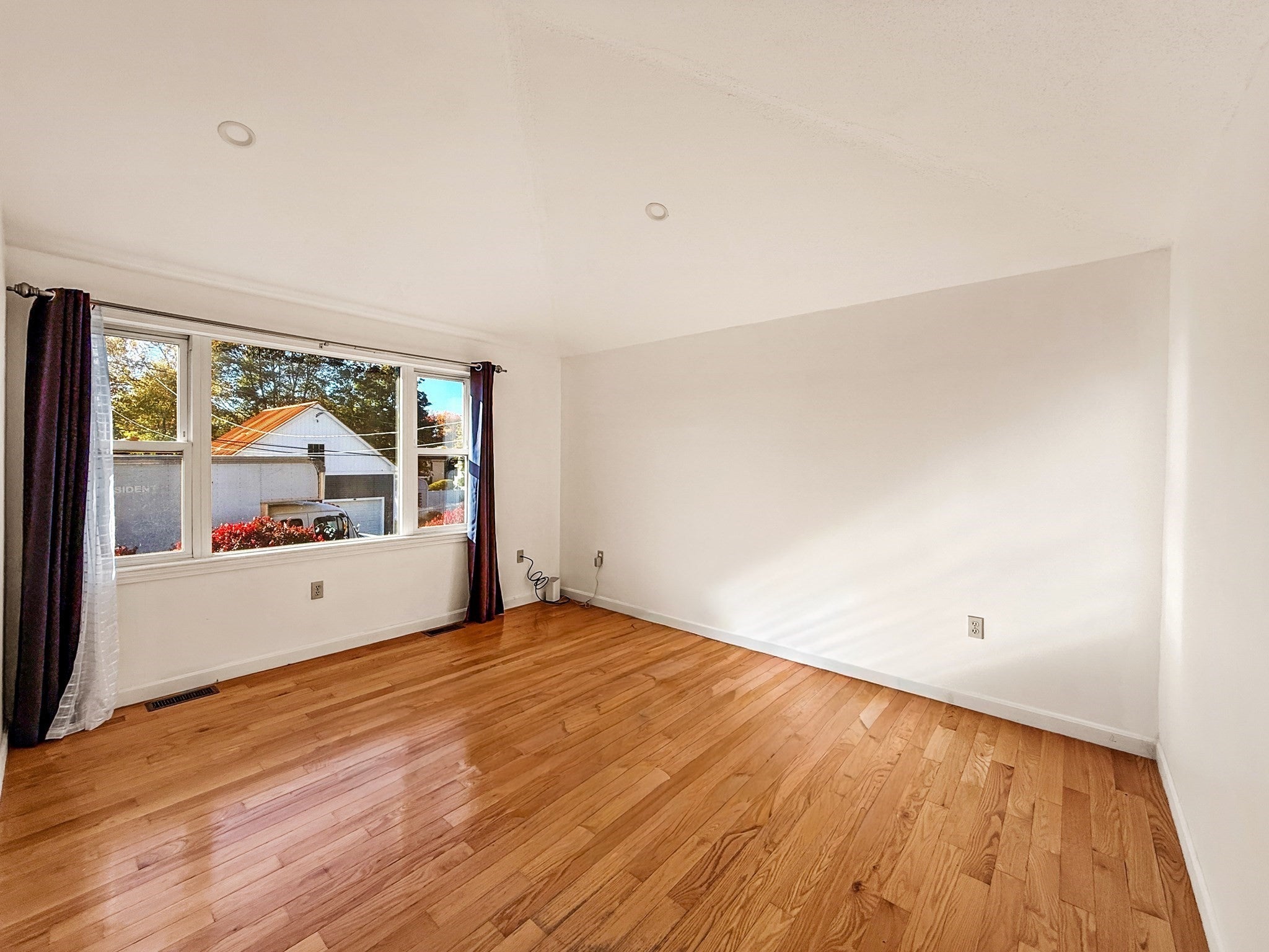 23 Iona Ave