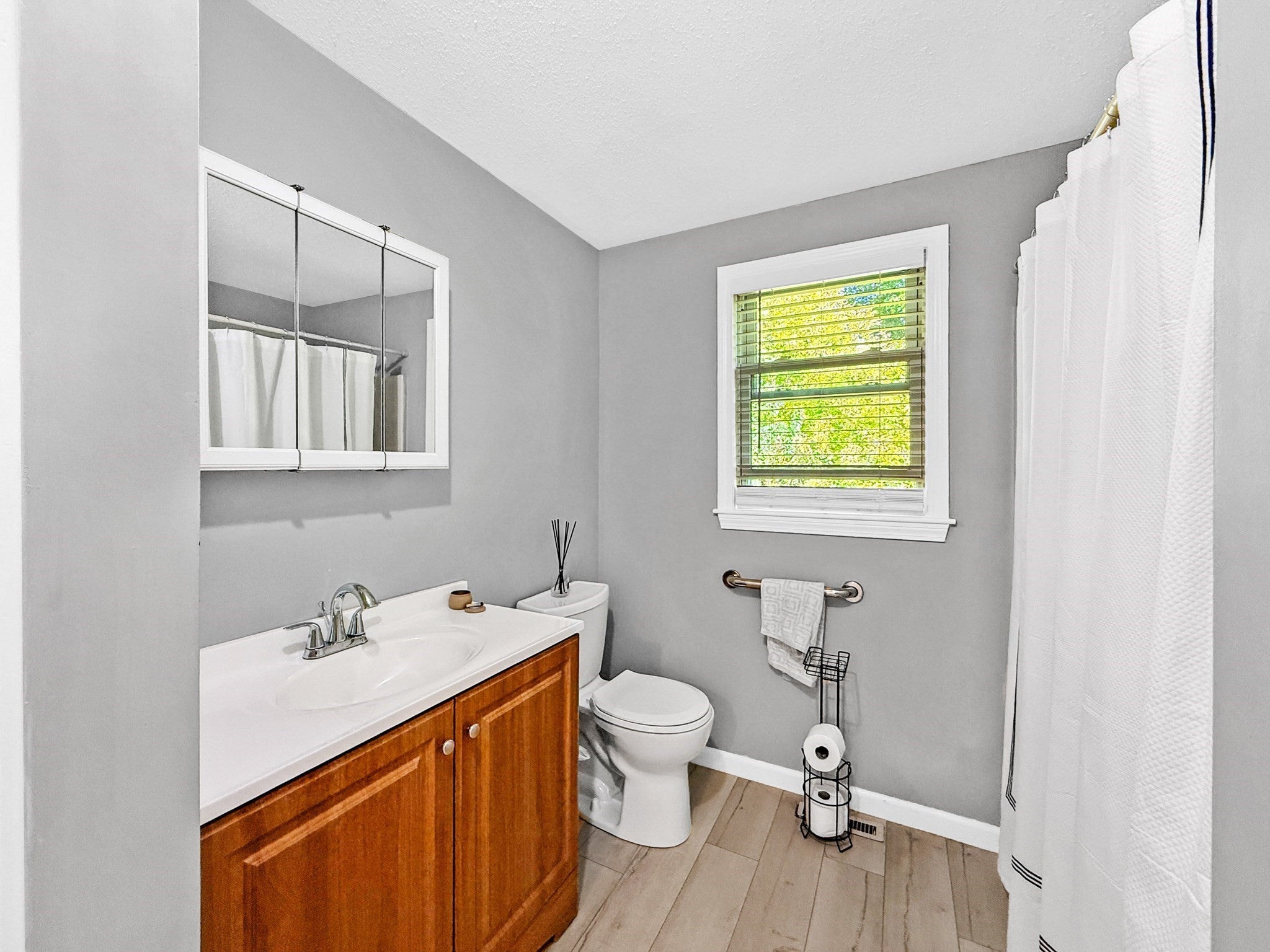 23 Iona Ave, Dracut, MA Photo #14