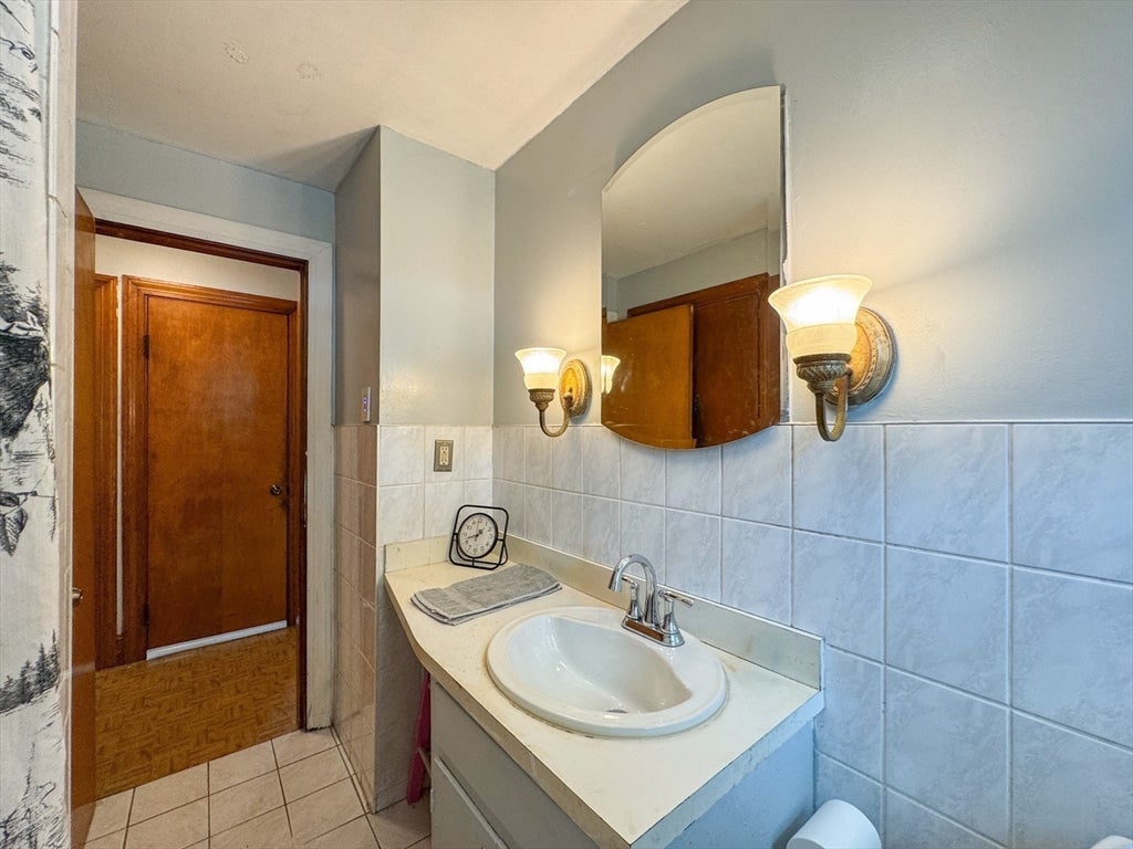 18 Woodland Cir, Methuen, MA Photo #11