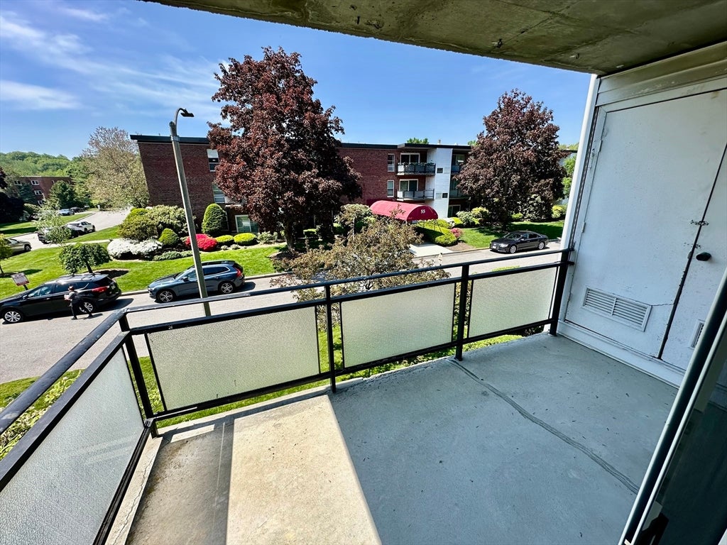 41 Broadlawn Park 22A