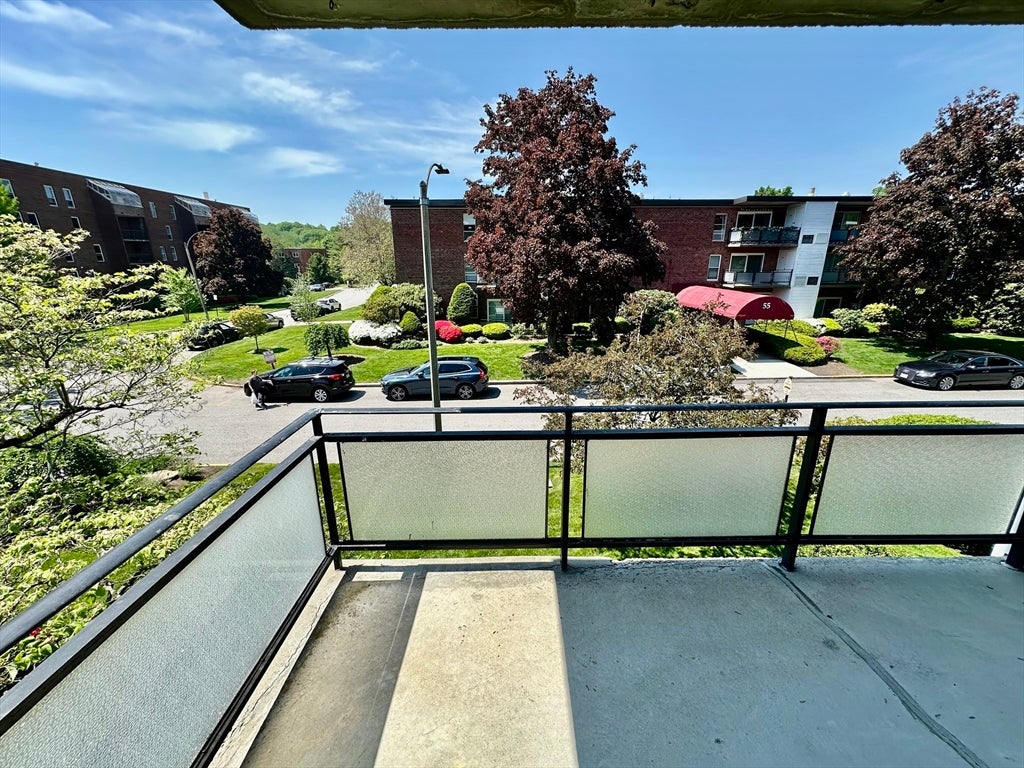 41 Broadlawn Park 22A