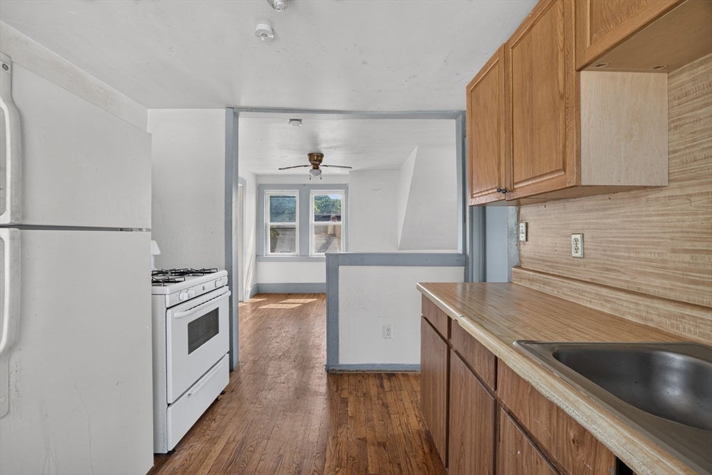 37 Fourth St, Lowell, MA, 37 Fourth St, Lowell, MA Photo #33