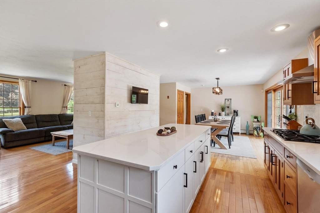 61 Newcomb Rd