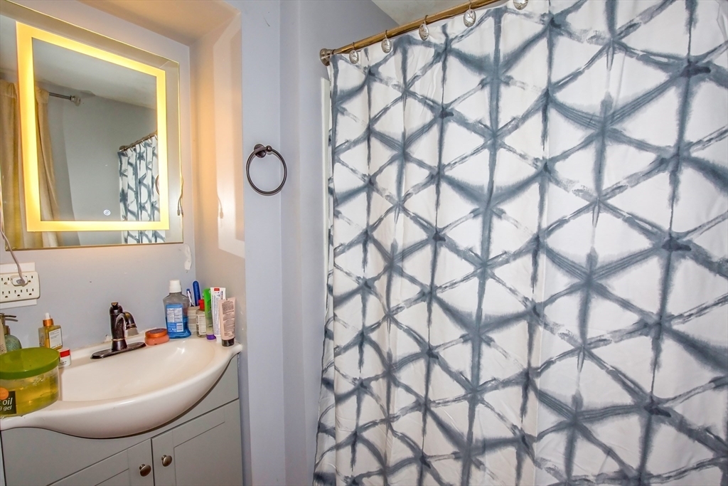 Springfield, Massachusetts 01104, United States, 2 Bedrooms Bedrooms, ,2 BathroomsBathrooms,Residential,Active,149398