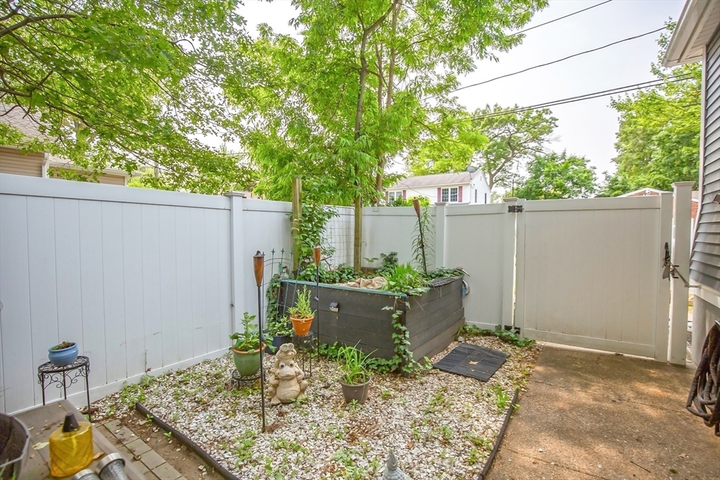 Springfield, Massachusetts 01104, United States, 2 Bedrooms Bedrooms, ,2 BathroomsBathrooms,Residential,Active,149398