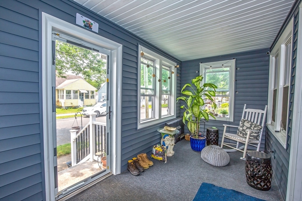 Springfield, Massachusetts 01104, United States, 2 Bedrooms Bedrooms, ,2 BathroomsBathrooms,Residential,Active,149398