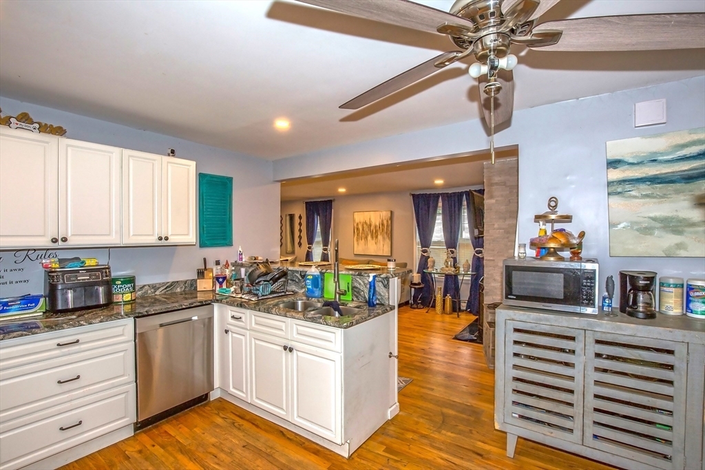 Springfield, Massachusetts 01104, United States, 2 Bedrooms Bedrooms, ,2 BathroomsBathrooms,Residential,Active,149398