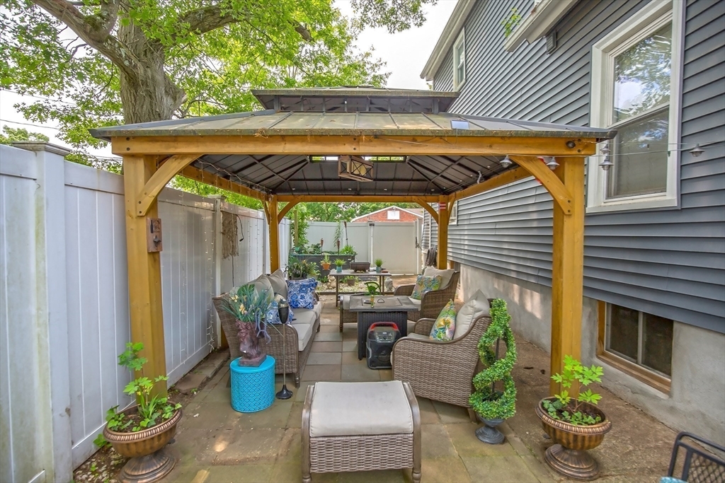 Springfield, Massachusetts 01104, United States, 2 Bedrooms Bedrooms, ,2 BathroomsBathrooms,Residential,Active,149398