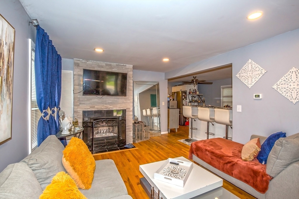 Springfield, Massachusetts 01104, United States, 2 Bedrooms Bedrooms, ,2 BathroomsBathrooms,Residential,Active,149398