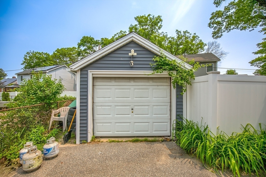 Springfield, Massachusetts 01104, United States, 2 Bedrooms Bedrooms, ,2 BathroomsBathrooms,Residential,Active,149398