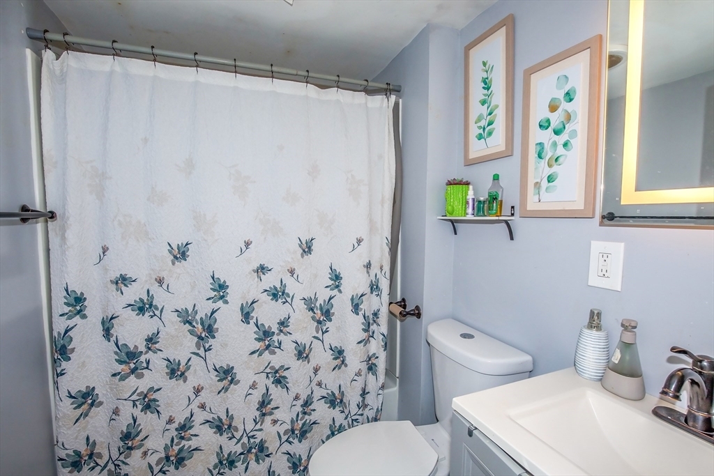 Springfield, Massachusetts 01104, United States, 2 Bedrooms Bedrooms, ,2 BathroomsBathrooms,Residential,Active,149398