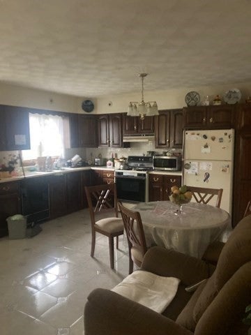 55 Northmere RD, Fall River, MA Photo #11