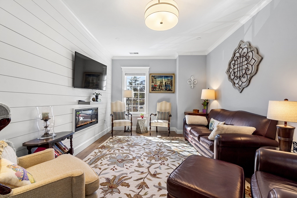 Westwood, Massachusetts 02090, United States, 2 Bedrooms Bedrooms, ,2 BathroomsBathrooms,Residential,Active,210135