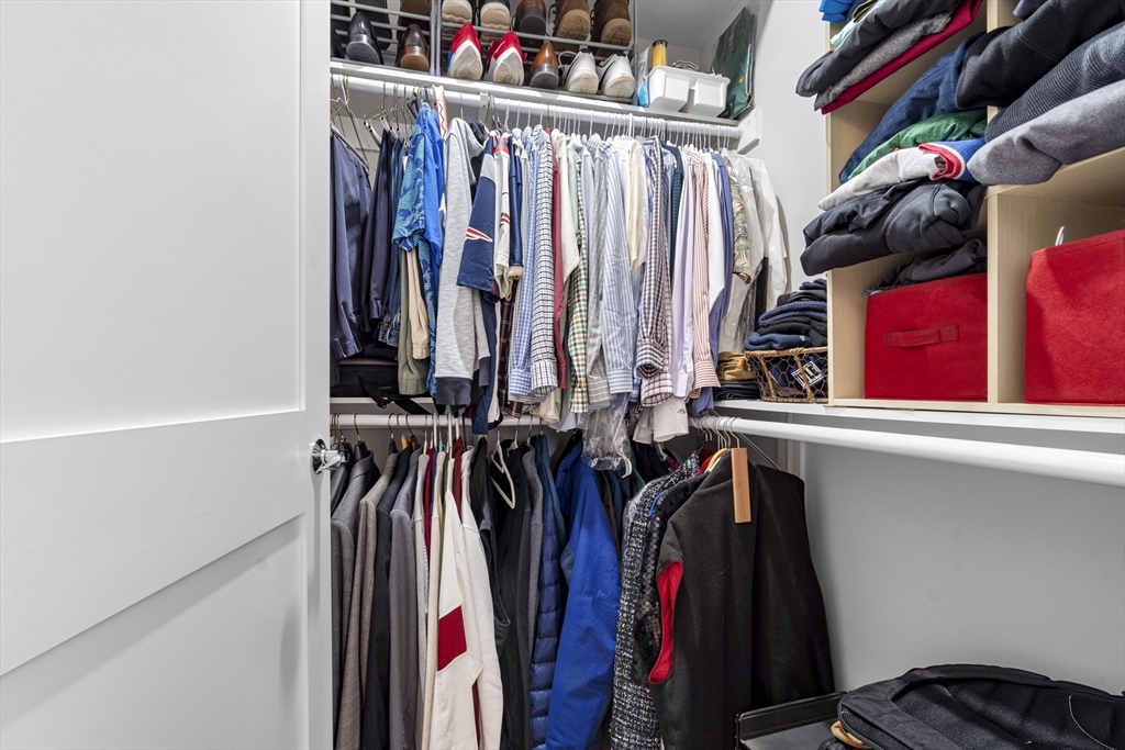 298 Washington St 208