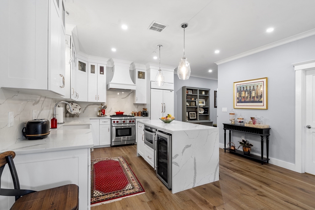 298 Washington St 208