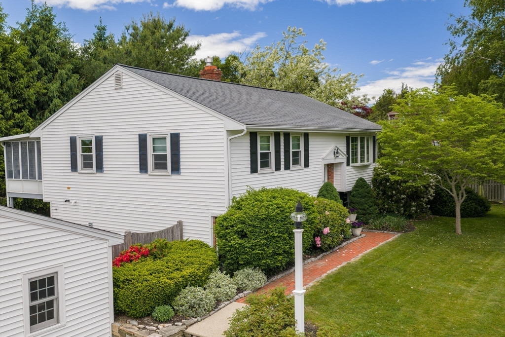 90 Holly Rd