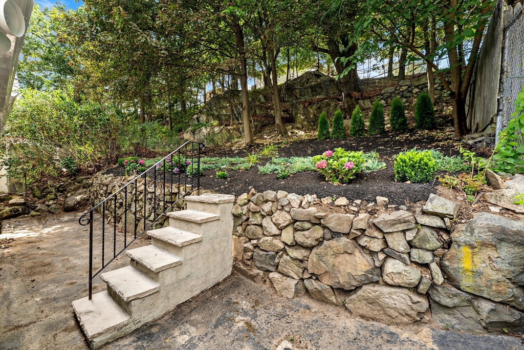 7 Sawyer Crt