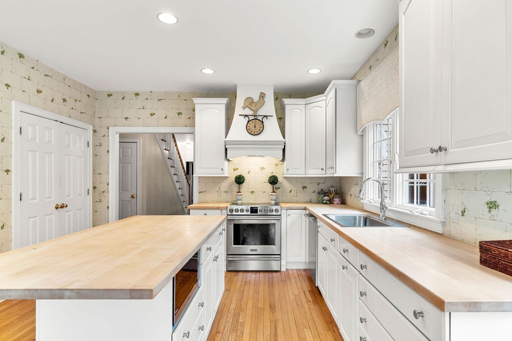 65 Deerpath Rd, Dedham, MA Photo #2