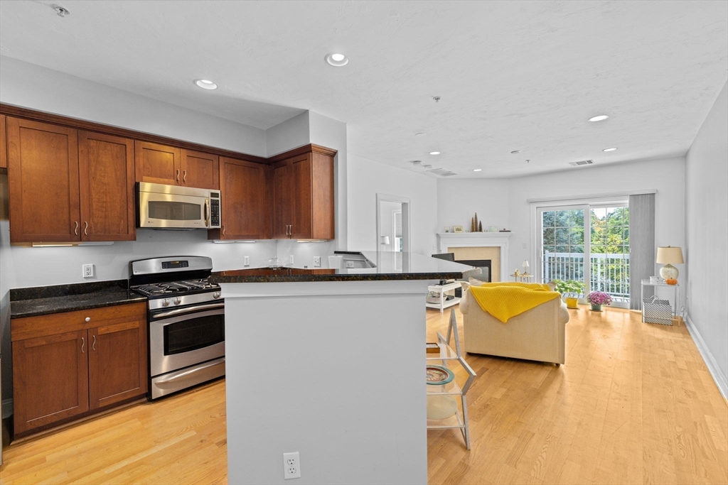 2204 Davenport Ave 2204
