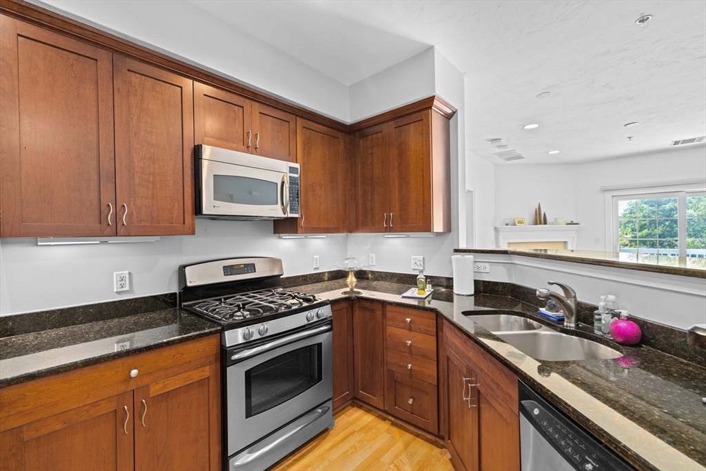 2204 Davenport Ave 2204