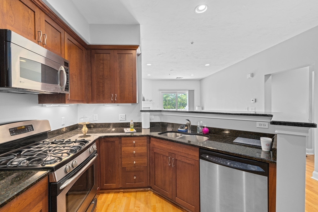 2204 Davenport Ave 2204
